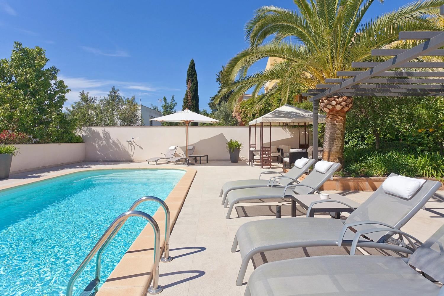 Guesthouse Palma saltwater pool and loungers